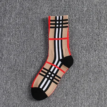 2022 Hot Predaj Sttiped dámske pánske Ponožky Bežné Unisex Ponožky Muž Žena Fashiona Coton British príliv karty sox