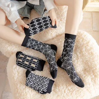 2021 Nové Jesenné Zimné Ponožky Ženy Bavlna Pletenie Pohodlné Príležitostné Ponožky Koberčeky Lingge Srdce Módy Klasické Čierne Ponožky