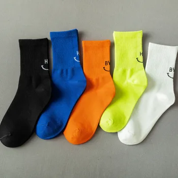 Jesenné a zimné nové produkty módne päty farbou úsmev ponožky iny príliv roztomilý kreslený trubice ponožky ženy