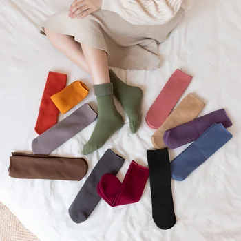 Jesenné a zimné plus velvet čalúnená dámske ponožky pevné farebné pruhované teplý sneh ponožky módne vysokej kvality polovice-tube poschodí ponožky